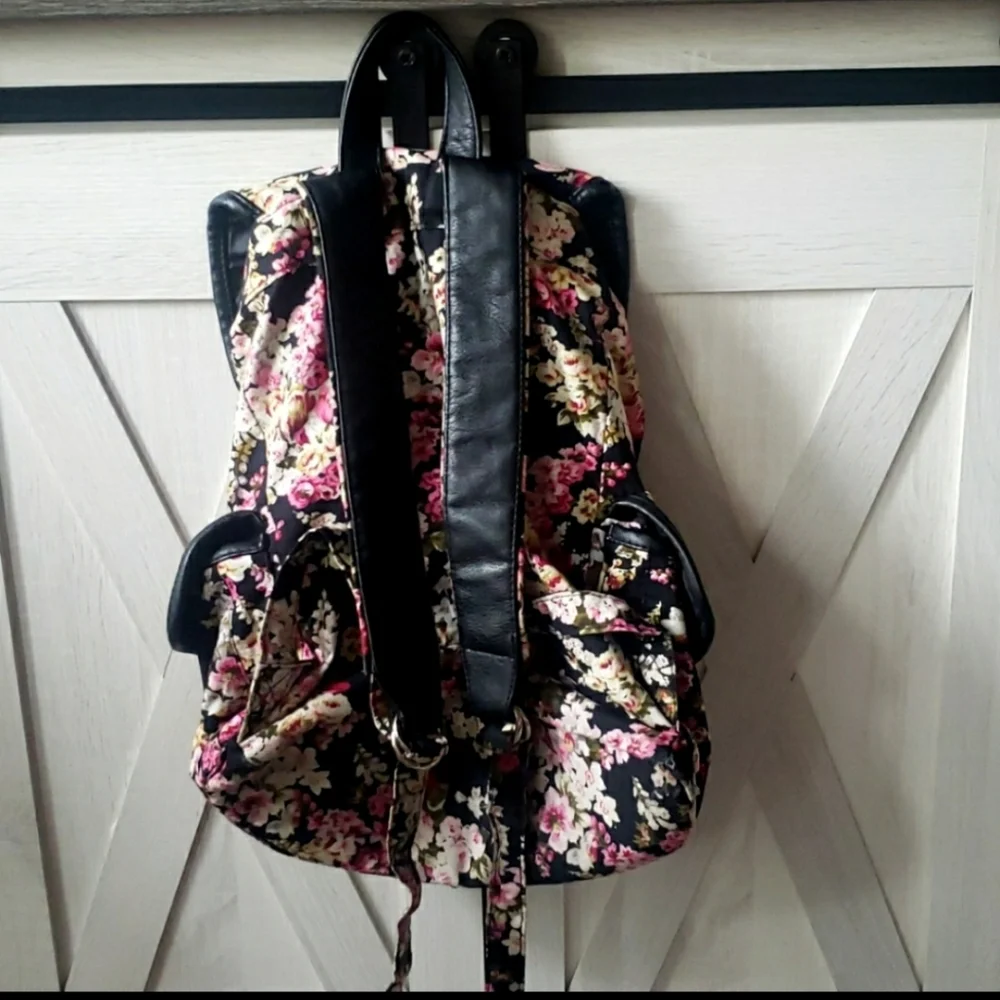 FLORAL BACKPACK - Picture 2 of 6